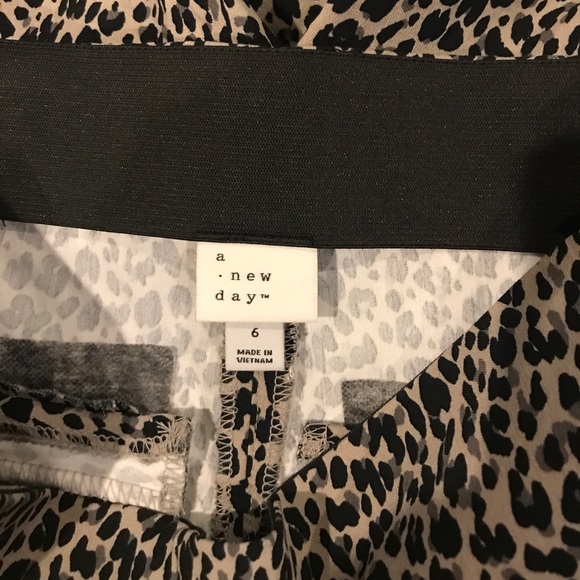 Never Worn Cheetah Print Pants - Picture 5 of 8